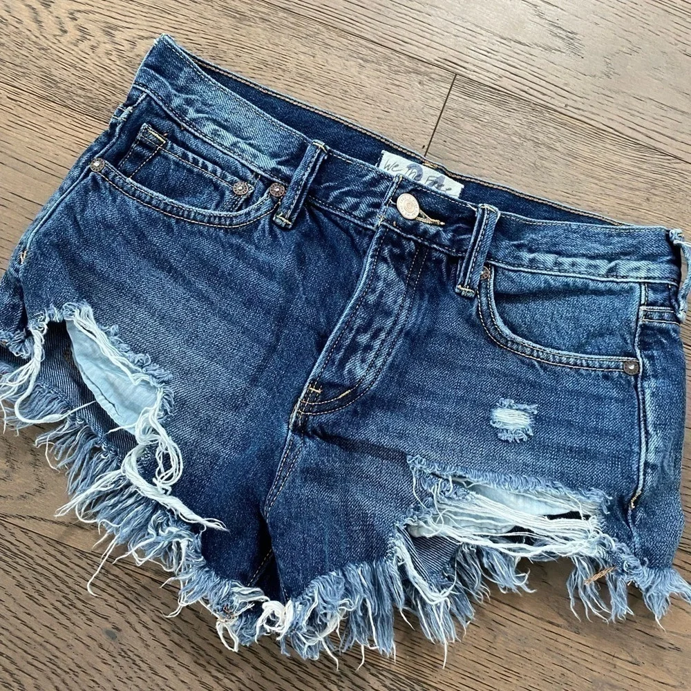 We The Free Button Fly Distressed Frayed Hem Jean Shorts - Picture 3 of 7